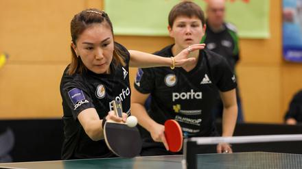 Der TTC Eastside, hier Shan Xiaona (li.) und Nina Mittelham, geht als Favorit ins Pokalturnier.    