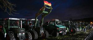 Ein Mahnfeuer als Protestaktion gegen die Sparpläne der Bundesregierung in Rangendingen.