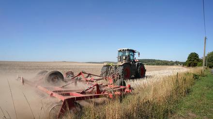 Landmaschinen verbrauchen viel Diesel, wie hier bei einem bauern in der Uckermark.