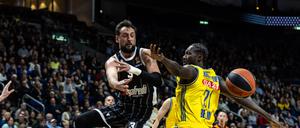Marco Belinelli (links) zeigte in der Anfangsphase, dass er auch im Alter von 37 Jahren noch viel Klasse hat.