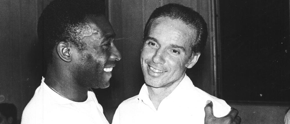 Ein Glücksfall für den brasilianischen Fußball. Pelé freut sich, als sein ehemaliger Mitspieler Mario Zagallo im März 1970 neuer Nationaltrainer wird.