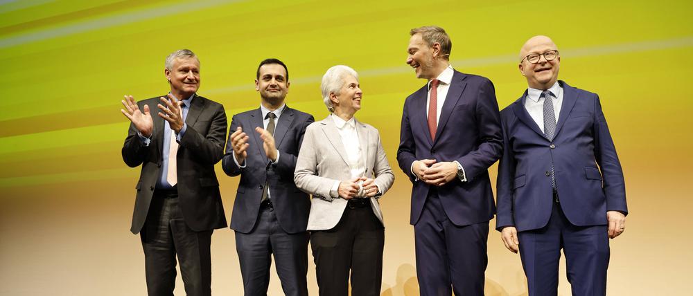 Hans-Ulrich Rülke, Bijan Djir-Sarai, Marie-Agnes Strack-Zimmermann, Christian Lindner und Michael Theurer beim FDP Dreikönigstreffen 2024 im Stuttgarter Opernhaus.