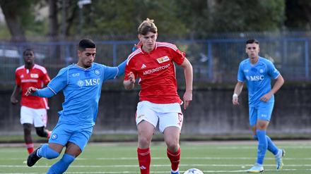 Aljoscha Kemlein (rechts, hier in der Youth League gegen Neapel) spielt bis zum Sommer für St. Pauli.