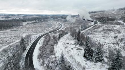 Schneebedeckt ist die Landschaft bei Drei-Annen-Hohne (Wernigerode) am frühen Sonntagmorgen.