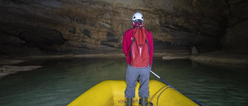 Die Krizna Jama Höhle in Slowenien ist ein beliebtes Ausflugsziel bei Touristen.