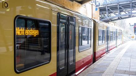 Der leere Berliner S-Bahnhof Schönhauser Allee.