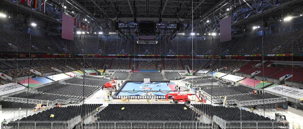 Größte Handball-Arena der Welt. Die Halle in Düsseldorf vor dem Start.