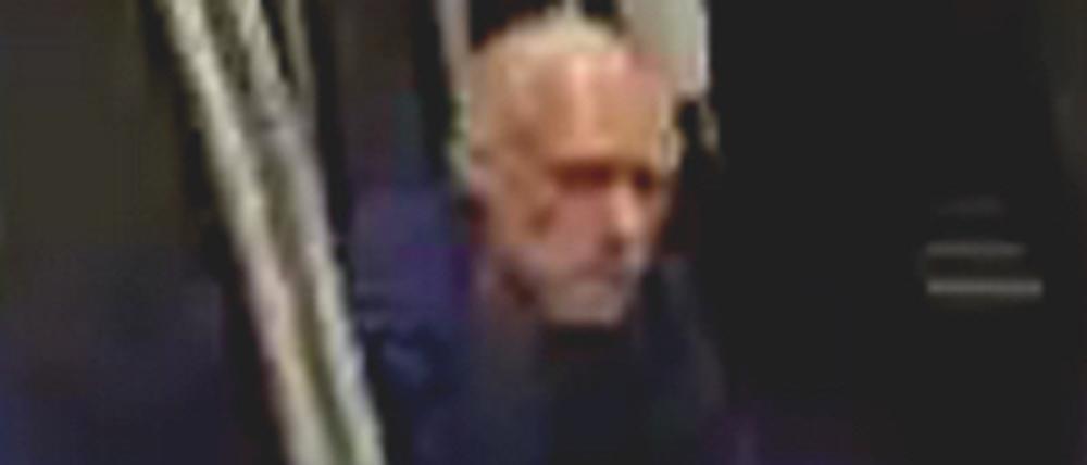 Foto-Fahndung der Bundespolizei Berlin. Die Ermittler fragen: Wer kennt den abgebildeten Mann und kann Angaben zu seiner Identität und/oder zu seinem Aufenthaltsort machen?