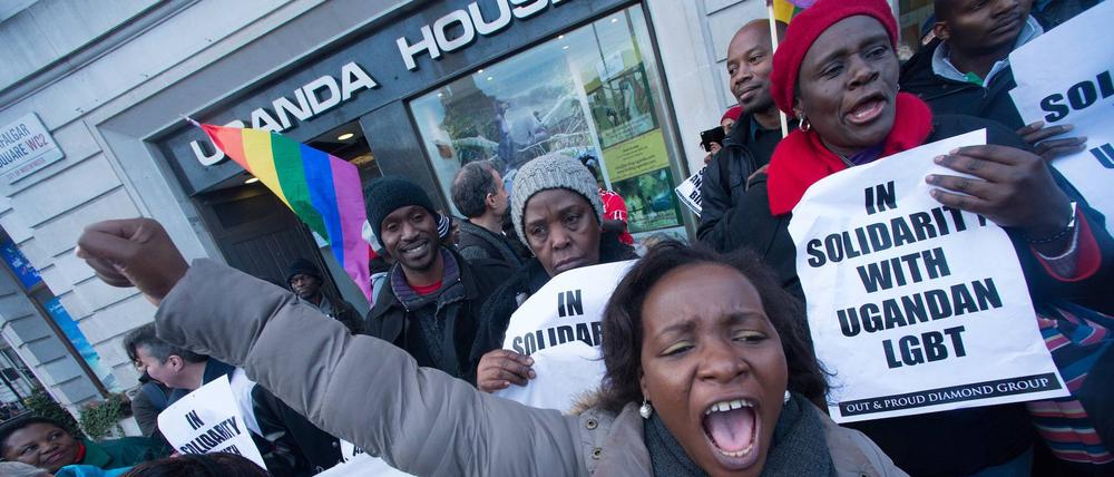 Solidaritätsdemo für die LGBTIQ-Community in Uganda. Unterstützer in Deutschland erhalten täglich Anrufe aus dem Land.