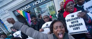 Solidaritätsdemo für die LGBTIQ-Community in Uganda. Unterstützer in Deutschland erhalten täglich Anrufe aus dem Land.
