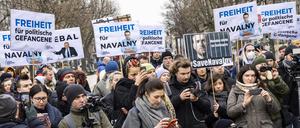 Bereits am 24. Januar 2022 haben in Berlin Menschen gegen Nawalnys Inhaftierung protestiert.