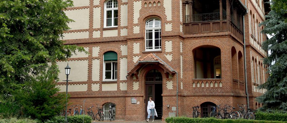 Das Gebäude der Medizinischen Hochschule in Neuruppin (Brandenburg). 