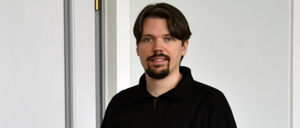 Dr. Jan Philipp Thomeczek ist Politikwissenschaftler an der Universität Potsdam und forscht zu populistischen Parteien.