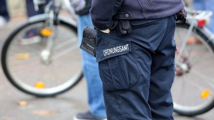 Ein Mitarbeiter des Potsdamer Ordnungsamts.