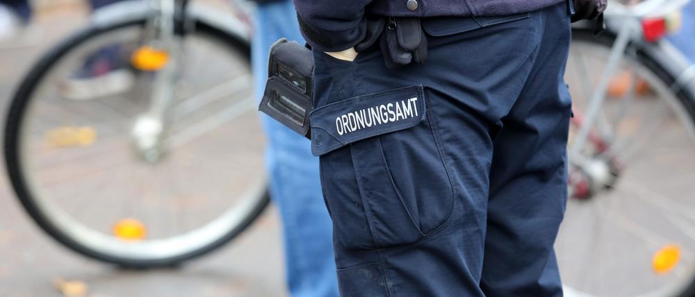 Ein Mitarbeiter des Potsdamer Ordnungsamts.