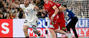 10.01.2024, Nordrhein-Westfalen, Düsseldorf: Handball: EM, Deutschland - Schweiz, Vorrunde, Gruppe A, 1. Spieltag in der Merkur Spiel-Arena. Deutschlands Johannes Golla läuft jubelnd zurück in die eigene Hälfte. Foto: Federico Gambarini/dpa +++ dpa-Bildfunk +++