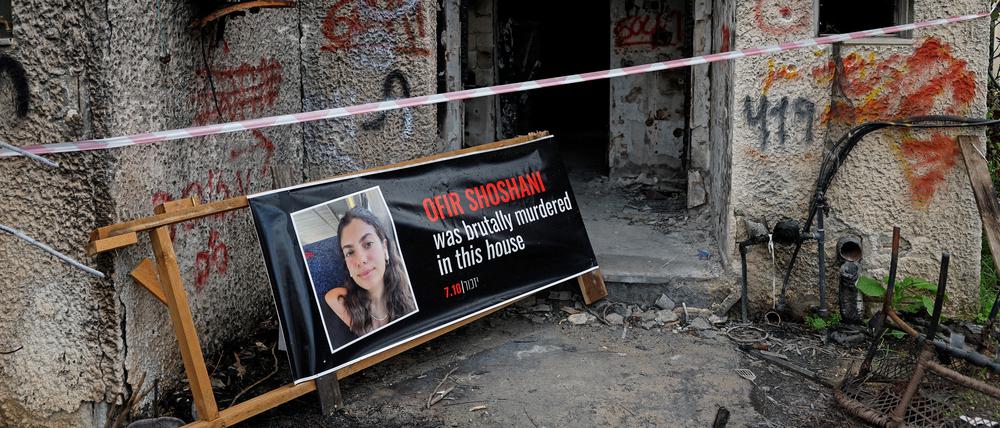Ein von Hamas-Terroristen überfallenes und in Brand gesetztes Haus im Kibbuz Kfar Aza, in dem Schutzsuchende starben. 