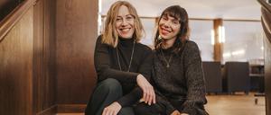 Club der getrennten Eltern Podcast mit Kristina Basiner und Janet Nowaczyk (blond). Fotografiert am 4. Januar 2023 in Berlin.