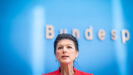 Sahra Wagenknecht vor der Bundespressekonferenz. 