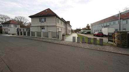 Auf dem Gelände der Villa Adlon gehen seit Jahren führende Köpfe der rechtsextremen Szene ein und aus.