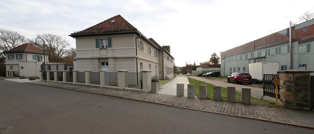 Auf dem Gelände der Villa Adlon gehen seit Jahren führende Köpfe der rechtsextremen Szene ein und aus.