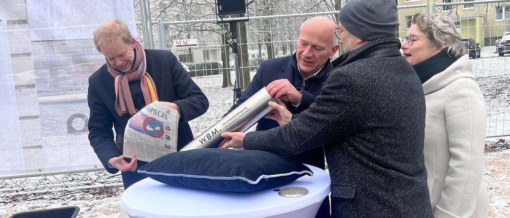 Grundsteinlegung für das lesbische Wohnprojekt in Berlin-Mitte mit dem Regierenden Bürgermeister Kai Wegner (CDU).