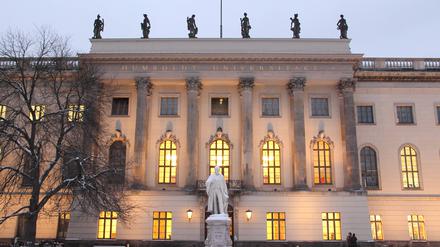 Hauptgebäude der Humboldt-Universität zu Berlin (HU Berlin) Unter den Linden Main building the Humboldt University to Berlin HU Berlin under the Linden
