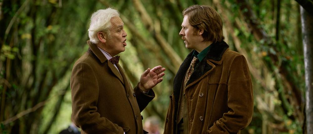 Der gealterte Bethell (Philip Glenister, r.) darf einen Fall aufrollen.