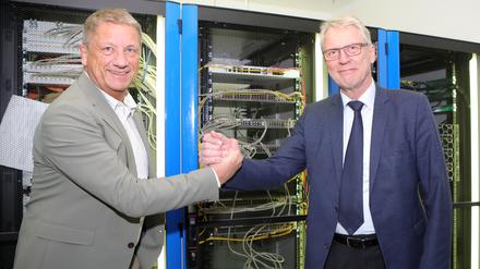 Gründung der "German University of Digital Science" in Potsdam von Mike Friedrichsen (links) und Prof.Christoph Meinel.