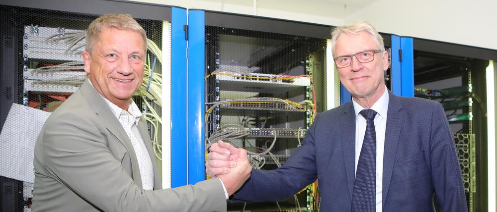 Gründung der "German University of Digital Science" in Potsdam von Mike Friedrichsen (links) und Prof.Christoph Meinel.