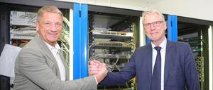 Gründung der "German University of Digital Science" in Potsdam von Mike Friedrichsen (links) und Prof.Christoph Meinel.