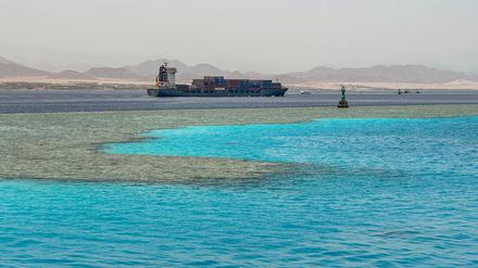 Huthi-Angriffe im Roten Meer beeinträchtigen die Schifffahrt. 