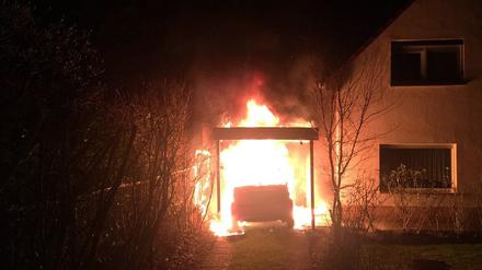 In der Nacht zum 1. Februar 2018 wurde auf das Auto des Linken-Politikers Ferat Kocak ein Brandanschlag verübt. 