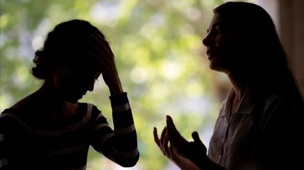 Menschen können während einer Panikattacke unterschiedliche Bedürfnisse haben. Deshalb ist es wichtig, Fragen zu stellen.