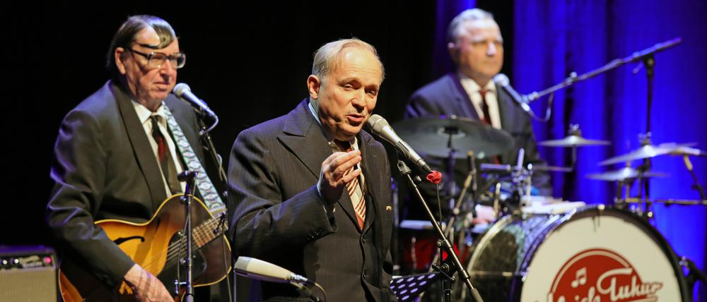 Ulrich Tukur & Die Rhythmus Boys waren mit dem Programm „Es leuchten die Sterne“ im Nikolaisaal zu Gast.