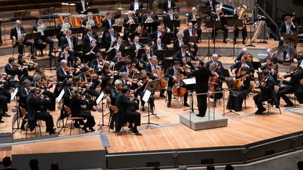 Chefdirigent Kirill Petrenko mit den Berliner Philharmonikern am Donnerstag in der Philharmonie.