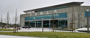 Das Werk der Tesla-Gigafactory Berlin-Brandenburg. Tesla setzt die Produktion in Deutschland weitgehend aus.