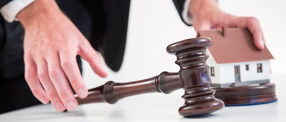 Vor einer Versteigerung gibt es meist mehrere Besichtigungstermine. Interessenten sollten sich hier einen Eindruck von der Immobilie verschaffen.