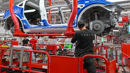 Die Produktion in Grünheide ruht derzeit, weil Teile fehlen. 