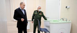 Wladimir Putin, russischer Präsident, besucht ein Militärkrankenhaus in Russland.