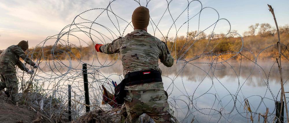 US-Einsatzkräfte am Rio Grande nahe Eagle Pass.