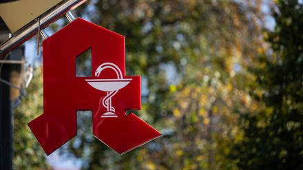Deutschlandweite stehen etliche Apotheken unter Verdacht, illegalen Handel mit Corona-Medikamenten getrieben zu haben.