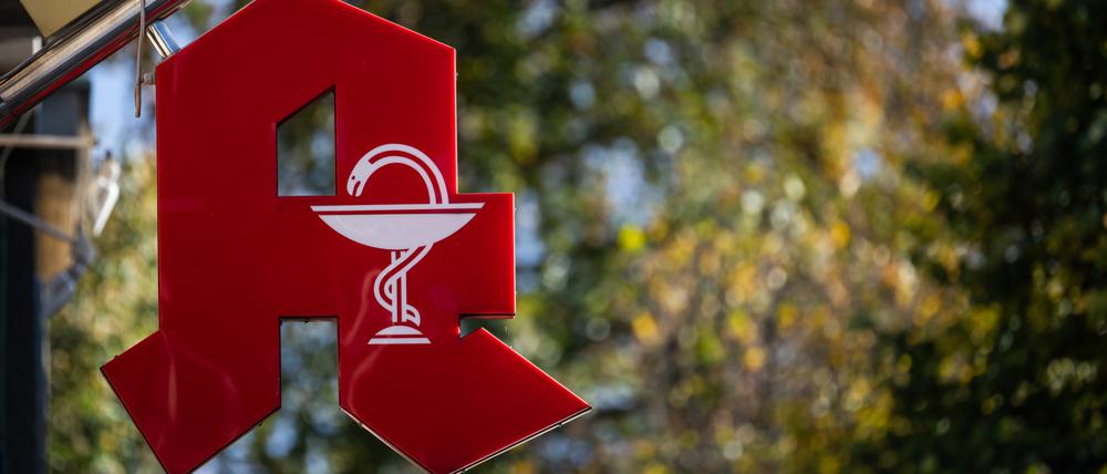 Deutschlandweite stehen etliche Apotheken unter Verdacht, illegalen Handel mit Corona-Medikamenten getrieben zu haben.