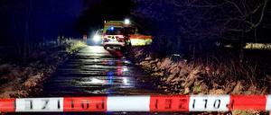 In einem Auto in Mittenwalde (Landkreis Dahme-Spreewald) ist in der Nacht zum Montag ein totes Kleinkind entdeckt worden.