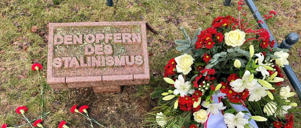 Der Gedenkstein auf dem Zentralfriedhof in Lichtenberg. 