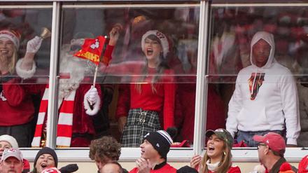 Superstar Taylor Swift beim Spiel der Kansas City Chiefs gegen die Las Vegas Raiders am 25. Dezember 2023.