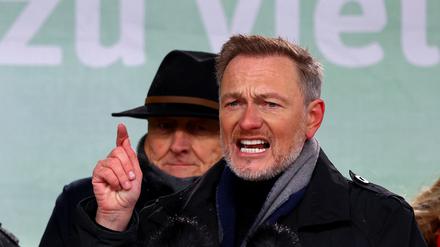 FDP-Politiker Christian Lindner trat am Montag bei der Kundgebung der Bauern auf.  