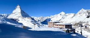 Das Hotel Riffelberg mit Blick aufs Matterhorn. 