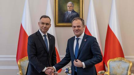 Politisch verfeindet, aber bei der Grenzsicherung einer Meinung: Polens nationalpopulistischer Präsident Andrzej Duda (links) und der liberale Regierungschef Donald Tusk.