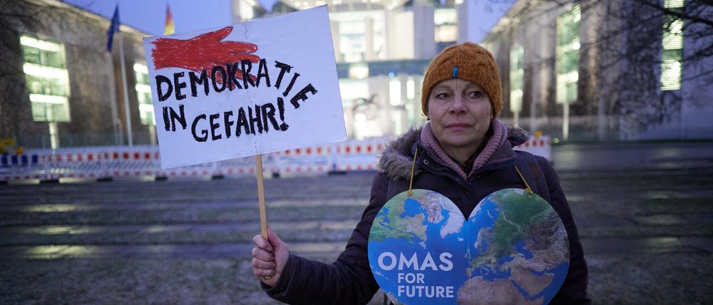 Eine Demonstration unter dem Motto „AfD-Verbot prüfen – jetzt!“ findet Anfang Januar vor dem Bundeskanzleramt statt. 